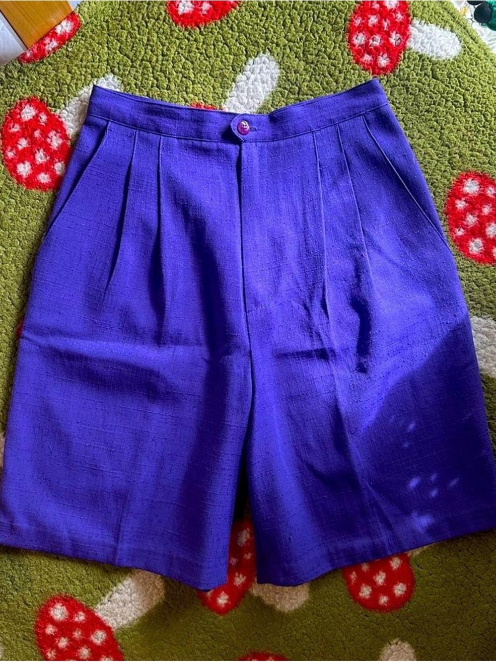 High-Waist Pleated Women's Bermuda Shorts in Vibrant Purple